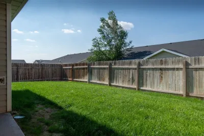 ★Clean Home/SUU/Parks/Weddings/Dogs allowed with pet fee Hotels near Love's Travel Stop