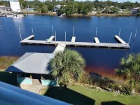 NEW! Waterfront 2 BR, 2 BA on Steinhatchee River, private boat slip,WiFi, dog ok
