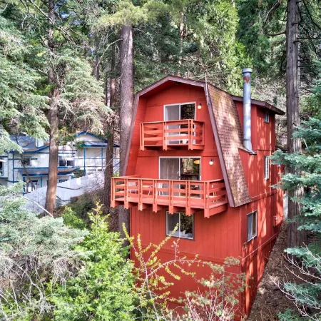 Pet/Kid Friendly Cozy Cabin, BBQ, Firepit, Outdoor Dining, Forest Views