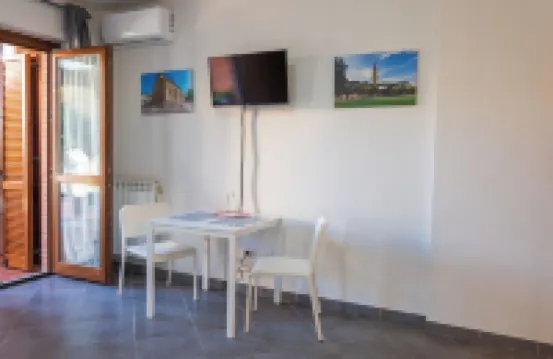 LE ORTENSIE Independent mini-apartment outdoor space and small garden