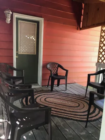 Downtown 2 Bedroom Cottage, Sleeps 6, Walk to Honeywell, Downtown Restaurants