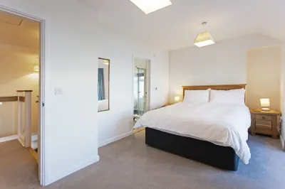 Superb Sea Views.Private Off-Road Parking.Fenced Garden. Light,Spacious & Airy.