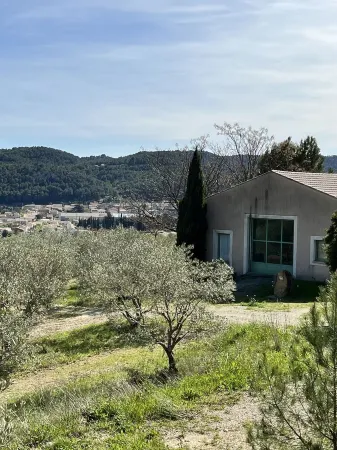 Gîte for 2 people with swimming pool -View of the Orb valley