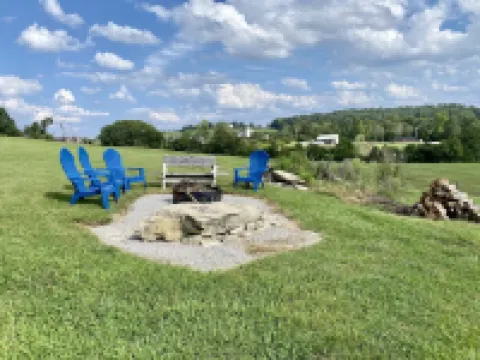 Cozy Ranch Home 1 Mile from CUMBERLAND POINT Boat Ramp. Owner Managed Property.