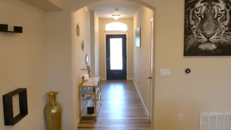 Stylish 3 Bedroom retreat near Downtown and Outlet