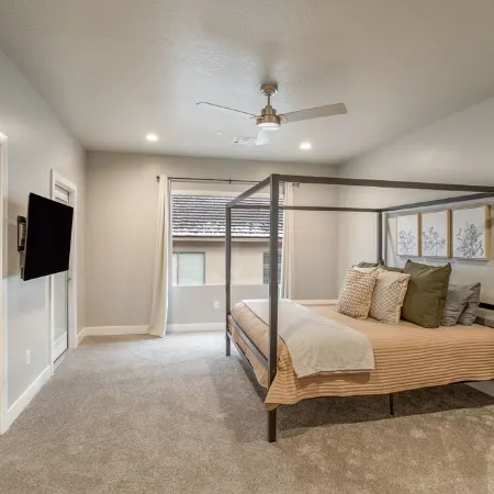 Zion Village Getaway - Pickleball & Pool & Hot Tub l Family Friendly l Sleeps 12
