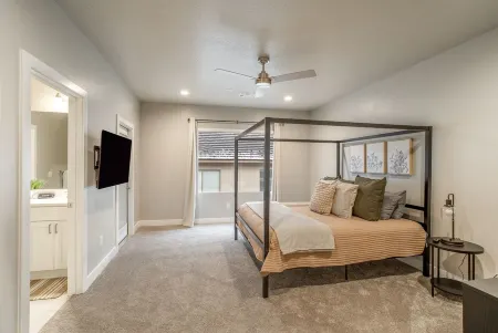 Brand New Zion Village Getaway+ Pool/Hot Tub l Family Friendly l Sleeps 12