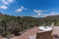 Red Rock View, Hot Tub, 3914sqft & Ms. Pac-Man: Pet-Friendly