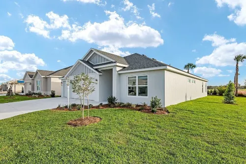 Charming and spacious three-bed, three-bath brand new house in The Villages