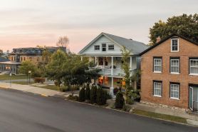 Luxury Spa Retreat with Sauna, Hot Tub & Swimming Pool in the Heart of Hudson