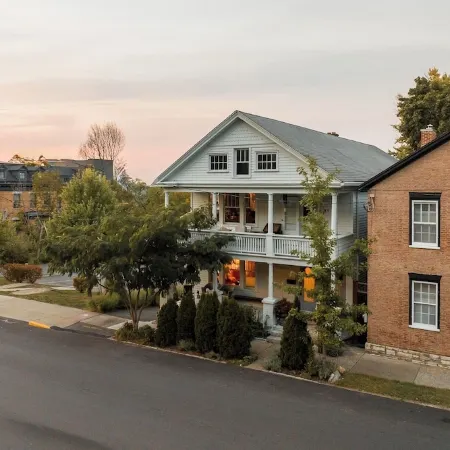 Luxury Spa Retreat with Sauna, Hot Tub & Swimming Pool in the Heart of Hudson