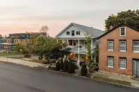 Luxury Spa Retreat with Sauna, Hot Tub & Swimming Pool in the Heart of Hudson