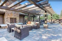 2br+loft Townhome @ base of Dollar Mtn. ski area; hot tub & pool