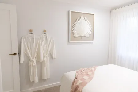 2 Bed apartment opposite the beach