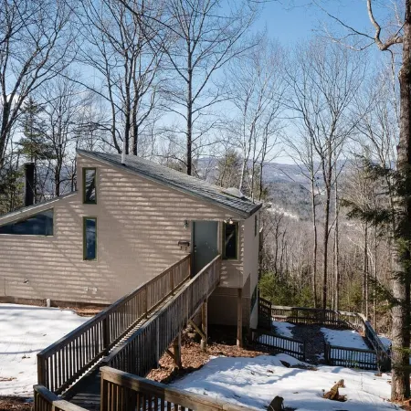 Mountain Cabin with long range views, privacy, and more.