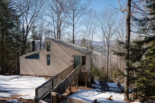 Mountain Cabin with long range views, privacy, and more.