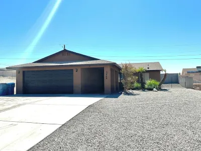 Cozy 2-Bedroom 2-Bath Charmer Hôtels à proximité de : Lake Havasu State Park