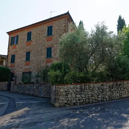 Historic house with garden in front of the Grotta Giusti Thermal pool near Lucca Отели в г. Монсуммано-Терме