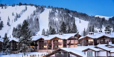 Majestic Mountain Retreat- Closest Home to the Homestead Crater