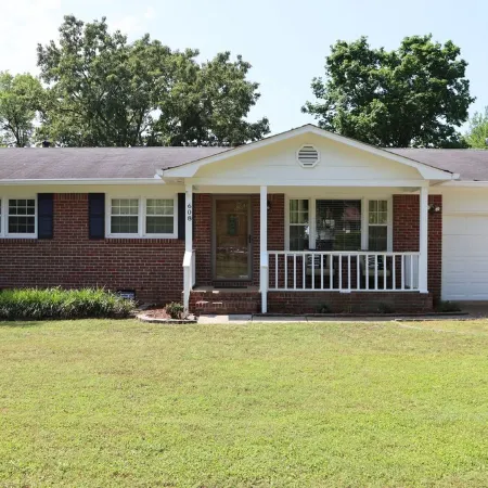 Cute home in the HEART of Madison