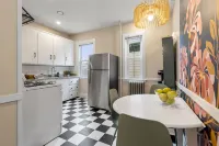 Garden Getaway 2BR Minutes to Salem, Beach, and train to Boston!