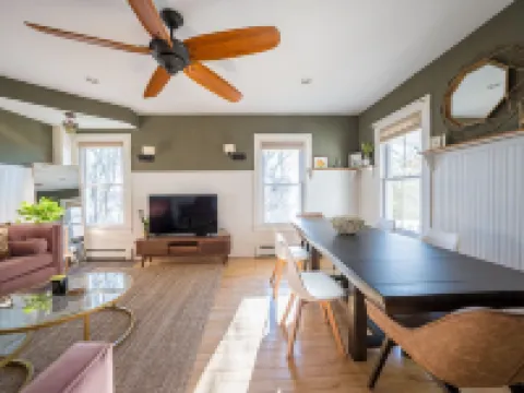 Magnificent 5BR/2BA Near Casinos 諾威奇酒店