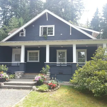 Craftsman Duplex in Old Town Issaquah - Free Wi-Fi