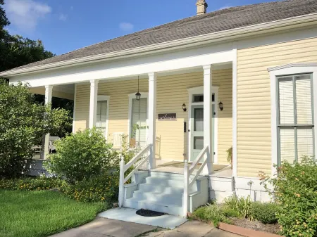 Lovely Historic Home Downtown Columbus Отели в г. Колумбус