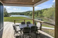 Lakefront House at Summer Breeze w/ Private Dock w/ Kayaks