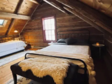 Fraser Fir Rustic Cabin near Lake w/ Sunset Views