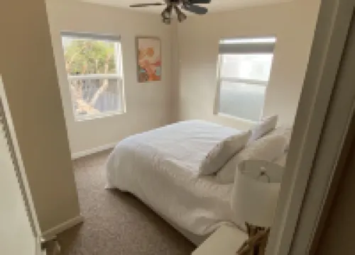 Beach House, 1 block to beach, walk to town, great outdoor space