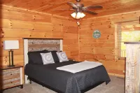 Very Private 4 Bedroom 3 Bath Cabin on 24 acres Hotels in Madison County