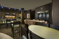 โรงแรมดับเบิลทรี บายฮิลตัน แชตทานูกา ดาวน์ทาวน์ - ที่มีบาร์