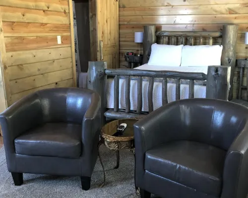 8 miles to Mount Rushmore - Sleeps 2 - King Bed Hotels in Mount Rushmore UT