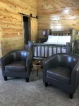 8 miles to Mount Rushmore - Sleeps 2 - King Bed