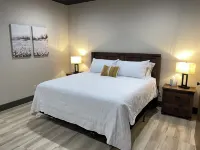 The Lawft, Suite 3, 2King Beds each with its own bath,No Cleaing Fee or Stairs فنادق في رسل