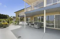 Resort Style Apartment (Ground Floor) - Pool & More. Pets Welcome.