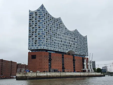 Feel-good oasis with balcony near the Elbe, close to the city center with lots of nature, free WiFi Отели рядом с достопримечательностью «Billtalstadion»