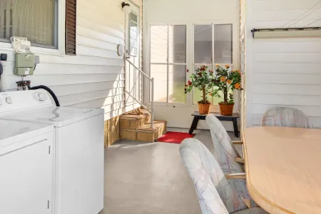 2 BR, 2 B Home.w/ Golf Cart  Located in The Villages.1 Mile from Spanish Springs