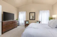 Pool!!,Hardwood, Granite,