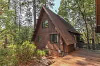 Chalet in Stanislaus National Forrest near Murphys w/ privacy and canyon views