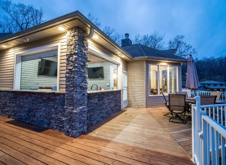 Private Pool & Spa, Outdoor Kitchen, Boat Ramp, Great Views & Flat Lot