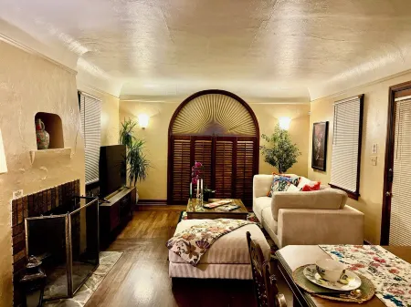 Heavenly Stay! Charming 3-bedroom house in heart of Merced with WiFi and AC