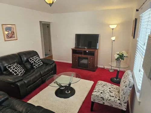 Comfy Getaway Hotels in Elmont