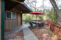 Sequoia House ~ 1 Mile from Park Entrance!