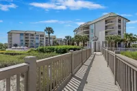 BEAUTIFULLY RENOVATED, OCEAN VIEW - VILLAMARE. PICKLEBALL-TENNIS INCLUDED.