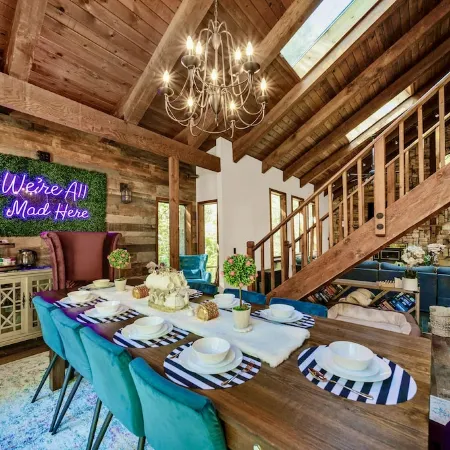 Wonderland ~ Dog friendly forest retreat, near lake, fast Wifi & EV charger