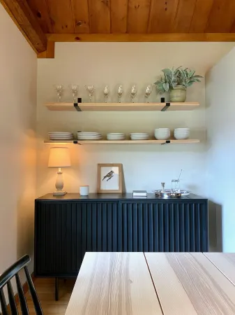 Luxurious & Modern 3 BR 1.5 Bath Log Cabin Отели в г. Копейк