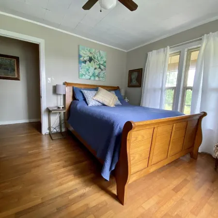 The Farm Cottage--close to two state parks