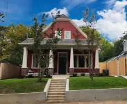 Higbee House Too, AKA The Jolly Roger - Bungalows